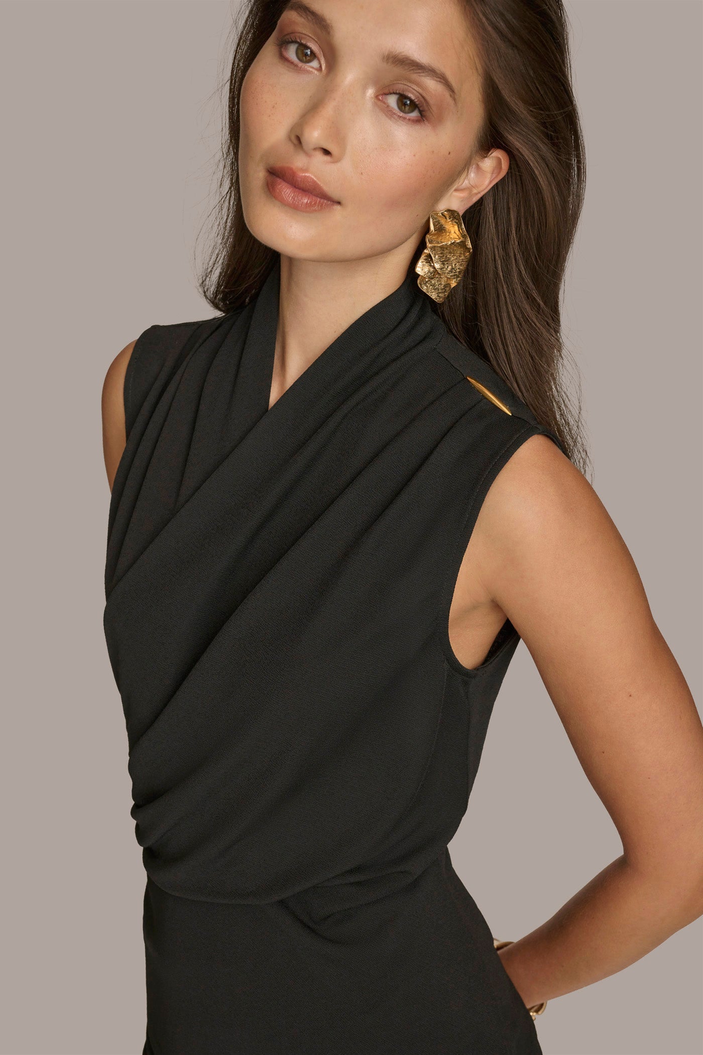 TOP WITH WIDE WRAP