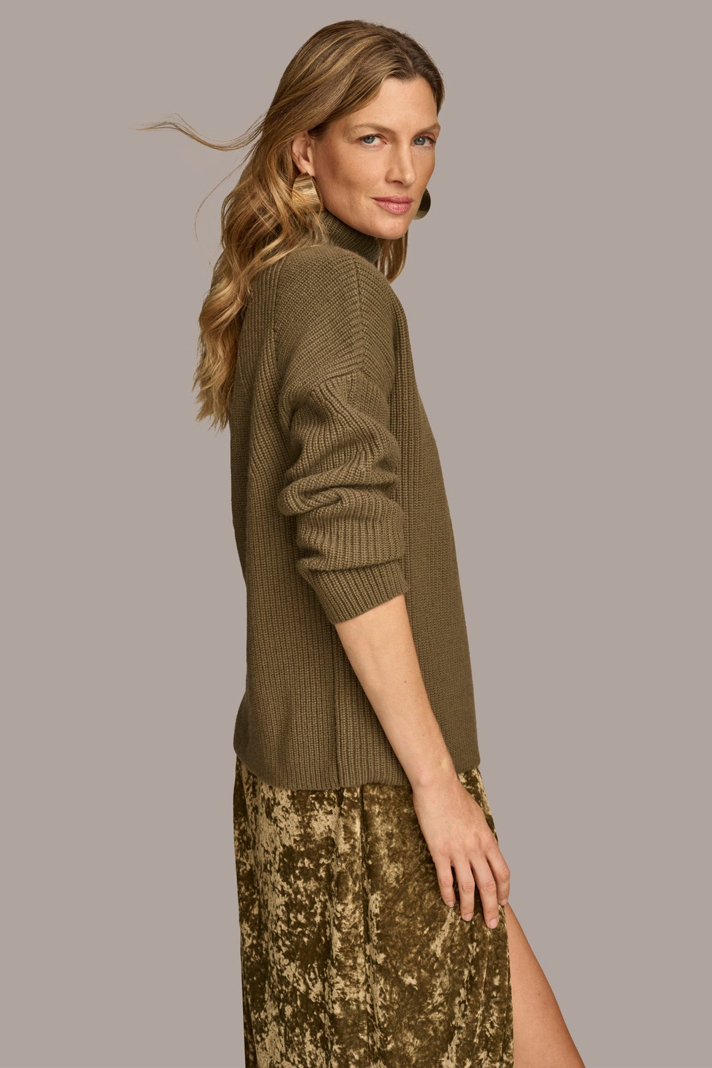 DROP SHOULDER SWEATER