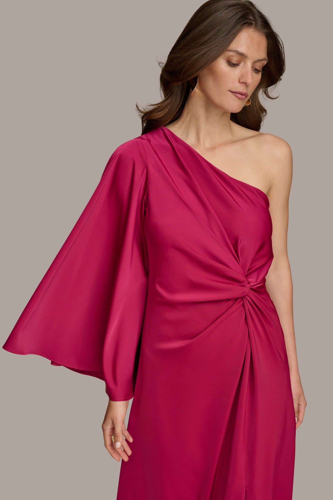 ONE SHOULDER GOWN WITH SLIT