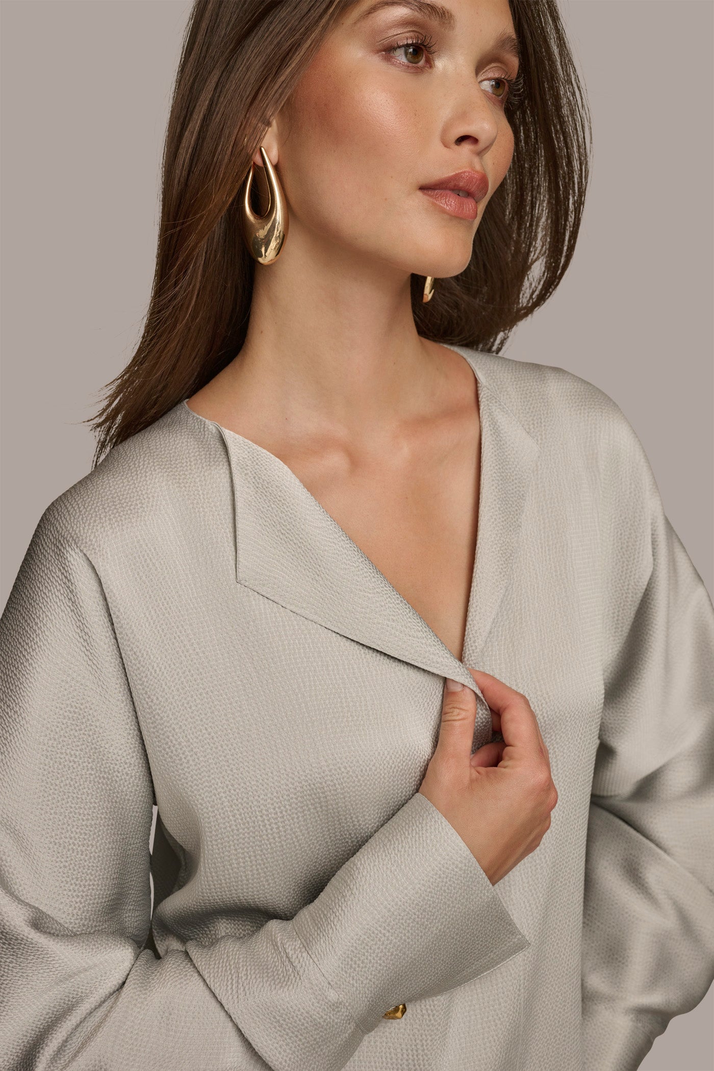 HAMMERED SATIN LONG SLEEVE V-NECK BLOUSE