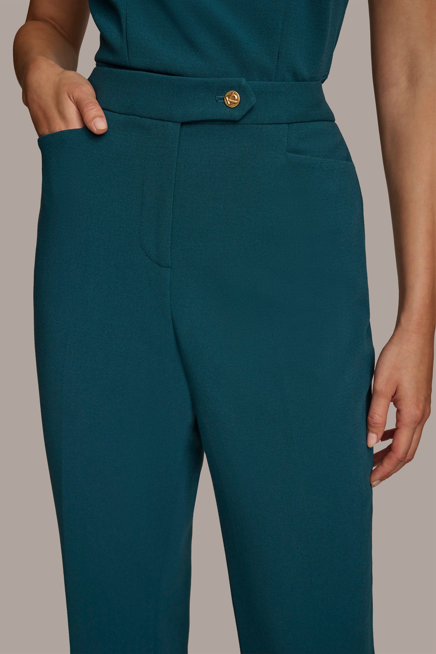 MID-RISE STRAIGHT LEG PANT